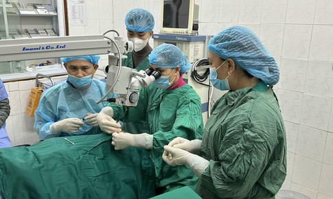 Chuyển giao kỹ thuật mổ mộng mắt gi&#250;p người d&#226;n v&#249;ng bi&#234;n được điều trị ngay tại cơ sở