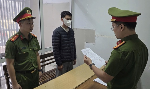 Mang 1.490 bao thuốc lá lậu lên ô tô, nam thanh niên bị khởi tố