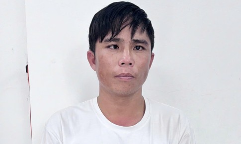 Bé gái cầm điện thoại 'hớ hênh', gã thanh niên lao vào cướp