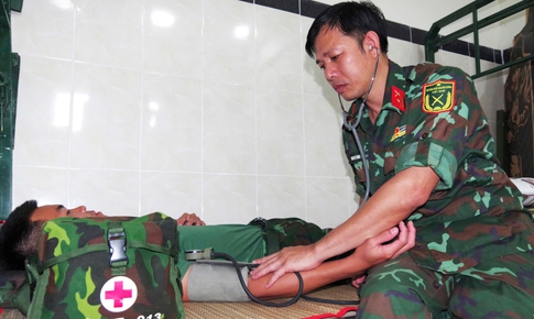 Những người tiếp sức thầm lặng phía sau những mái nhà đang hồi sinh