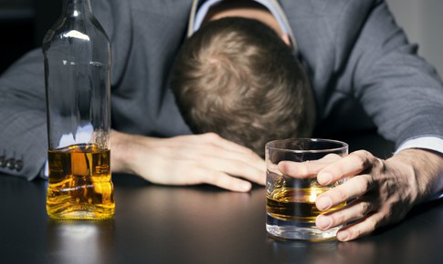 Thiếu máu do nghiện rượu, bia nguy hiểm như thế nào?