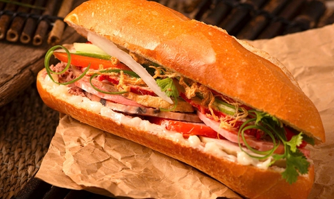 Bộ Y tế yêu cầu điều tra vụ gần 100 người nghi ngộ độc sau ăn bánh mì ở TP Hồ Chí Minh