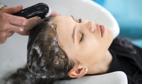 Gội đầu mùa đông mấy lần một tuần?