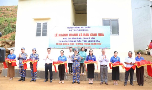 Vùng 4 Hải quân bàn giao nhà mới trong 'Chiến dịch Quang Trung'