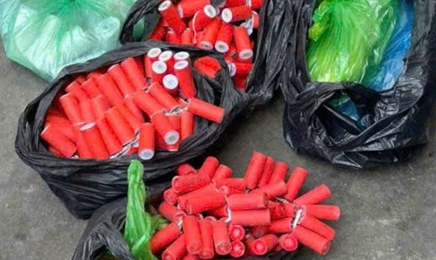 Hà Nội vận động người dân giao nộp vũ khí, pháo nổ và đồ chơi nguy hiểm