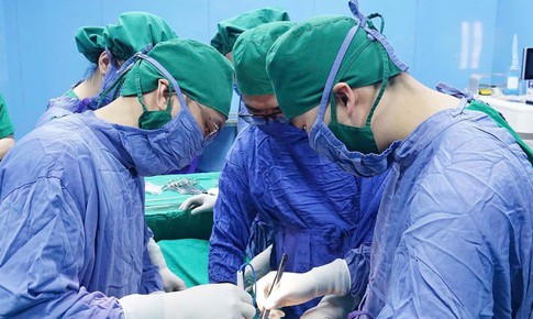 Phẫu thuật kịp thời hai ca thủng ruột do dị vật xương