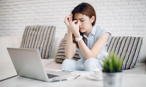 Khô mắt: tín hiệu đôi mắt đang quá tải và 3 bước chủ động giải vây