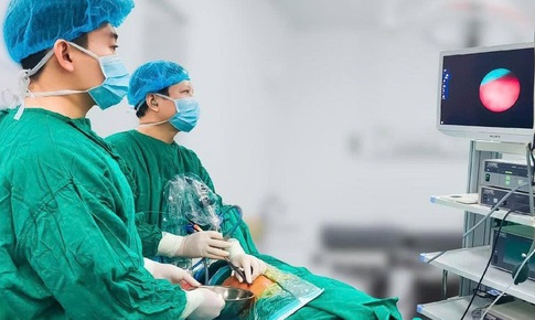 Phẫu thuật thành công ca sỏi san hô phức tạp trên nền xơ gan