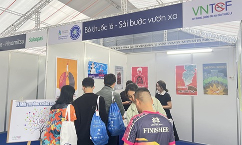 Gửi gắm mong ước về môi trường không khói thuốc tại gian hàng 'Di sản Không khói thuốc'