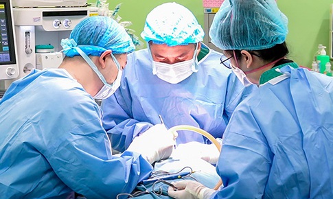 U nang bạch huyết vùng cổ đe doạ tính mạng bé gái chỉ sau 1 đêm