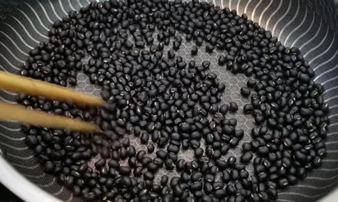 Chuyên gia lý giải lý do đậu đen rang lại tốt cho sức khỏe