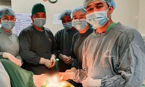 Một bệnh nhân cùng lúc phát hiện mắc 2 khối u ác tính