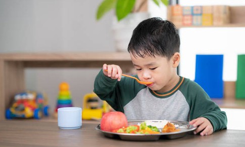 Chuy&#234;n gia chỉ r&#245; 4 ‘lỗ hổng’ lớn khiến dinh dưỡng học đường Việt Nam chưa thể bứt ph&#225;