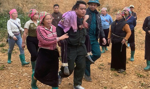 Xuyên đêm băng rừng, Công an xã Khoen On kịp thời cứu người dân bị nạn nguy kịch trong rừng sâu