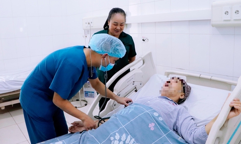 Đau xương khớp người đàn ông tự tiêm thuốc giảm đau dẫn đến sốc nhiễm khuẩn, thủng tạng rỗng 