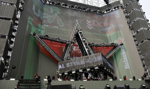 Sân khấu Countdown 2026 tại phố đi bộ Hồ Gươm trước 'giờ G'