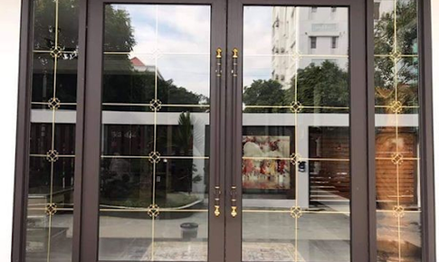 Dịch vụ thi công, lắp đặt cửa kính chuyên nghiệp từ Việt Phong