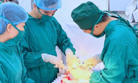 Ca mổ trong đ&#234;m khuya cứu sống sản phụ chửa ngo&#224;i tử cung vỡ, trụy mạch