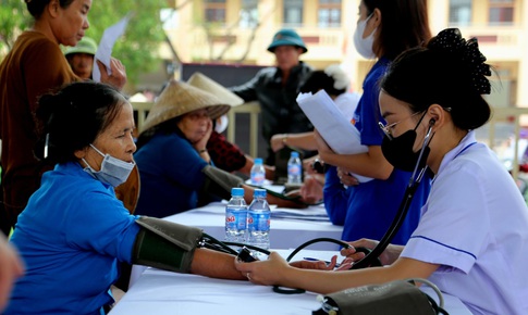 Gỡ kh&#243; cho y tế cơ sở: Trả lại sức mạnh tuyến đầu