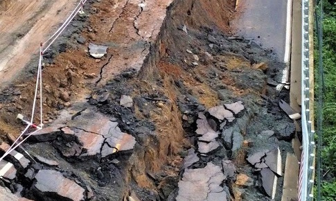 Kh&#225;nh H&#242;a c&#244;ng bố t&#236;nh huống khẩn cấp về thi&#234;n tai để khắc phục hư hỏng tại nhiều tuyến đường