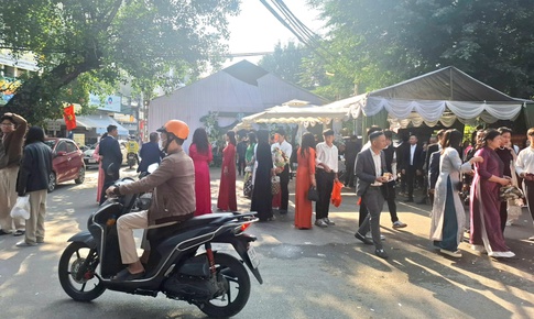 Dựng rạp cưới gần k&#237;n hết l&#242;ng đường c&#243; bị xử phạt kh&#244;ng?