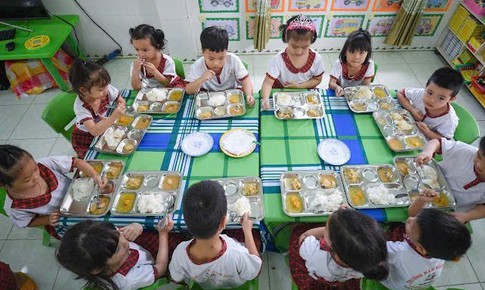 Dinh dưỡng học đường: Lấp &#39;khoảng trống&#39; từ gia đ&#236;nh đến nh&#224; trường