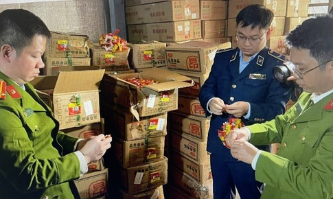 Mở cao điểm ngăn chặn bu&#244;n lậu, h&#224;ng giả dịp Tết: Tăng kiểm tra từ bi&#234;n giới đến s&#224;n TMĐT