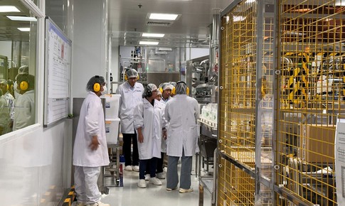 Cộng đồng chuy&#234;n m&#244;n &#39;mục sở thị&#39; nh&#224; m&#225;y Opella v&#224; Trung t&#226;m R&amp;D duy nhất của tập đo&#224;n tại ch&#226;u &#193;