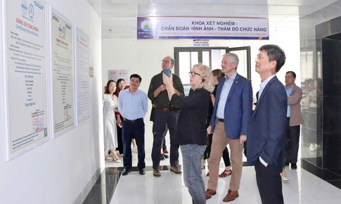 Đo&#224;n chuy&#234;n gia y tế Đan Mạch l&#224;m việc tại Hưng Y&#234;n