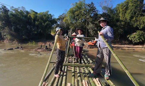Cả bản chặt luồng, dựng cầu vượt s&#244;ng l&#234;n rẫy