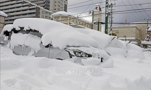 Tr&#234;n 100 du kh&#225;ch mắc kẹt tại khu nghỉ dưỡng Fukushima do tuyết lở