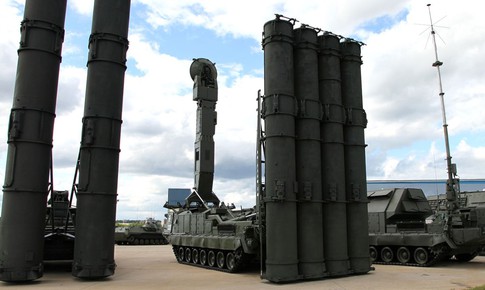 Ukraine tấn c&#244;ng hệ thống ph&#242;ng kh&#244;ng S-300V4 hiếm c&#243; của Nga