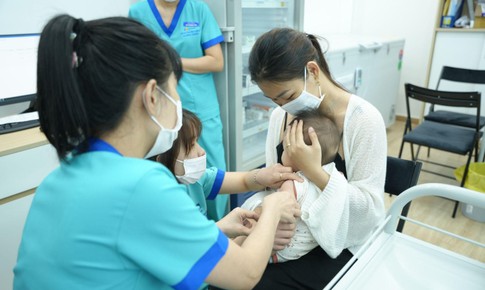 Ti&#234;m vaccine ph&#242;ng bệnh: Đừng để &#39;nước đến ch&#226;n mới nhảy&#39;