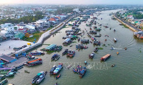 Truyền th&#244;ng nước ngo&#224;i phản &#225;nh bức tranh cuộc sống tr&#234;n chợ nổi C&#225;i Răng