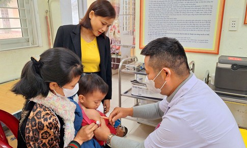 H&#224; Tĩnh ho&#224;n th&#224;nh chiến dịch ti&#234;m vaccine ph&#242;ng sởi cho trẻ em