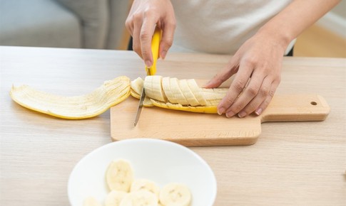 Cách hạ huyết áp tự nhiên: Ăn nhiều chuối và giảm muối