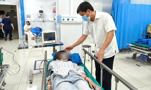 3 bệnh viện dồn sức cứu chữa nạn nhân vụ lật xe chở 20 học sinh ở Gia Lai
