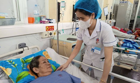Cứu sống cụ bà bị hươu húc gãy 14 xương sườn
