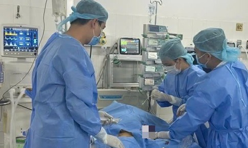 2 bệnh viện cùng cứu bệnh nhân tự uống 140 viên thuốc điều trị tăng huyết áp