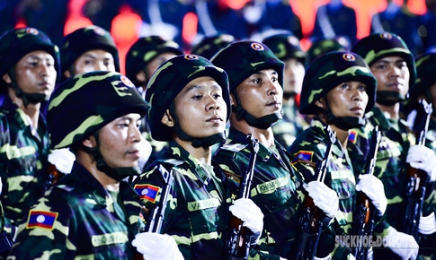 Tinh thần hữu nghị quốc tế trong dịp diễu binh, diễu hành 30/4