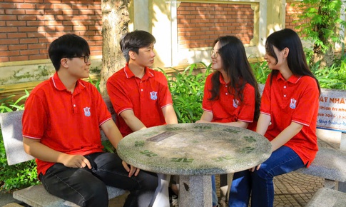 Đại học Y Hà Nội ra quy định cấm váy ngắn, áo trễ cổ: Sinh viên nói gì?