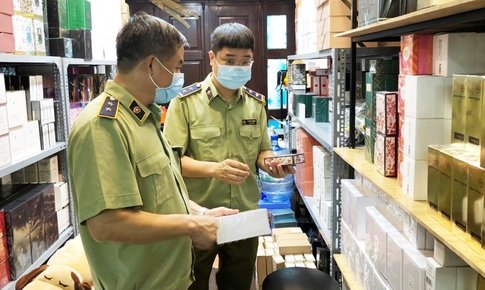Cách phân biệt mỹ phẩm giả, mỹ phẩm ‘xịn’ bán trên các sàn thương mại điện tử