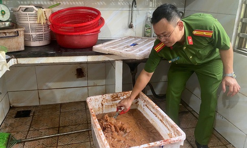 Phát hiện hàng loạt sai phạm, một cơ sở kinh doanh thực phẩm ở Quảng Ninh bị dừng hoạt động