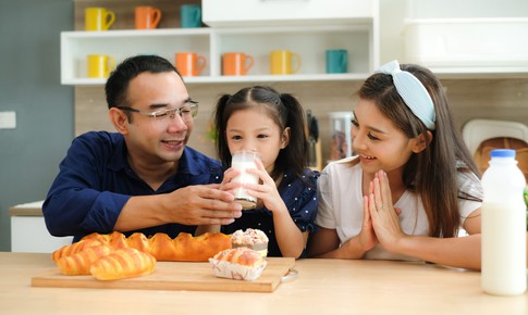 Muốn con cao lớn, mẹ đừng quên sữa tươi mỗi ngày