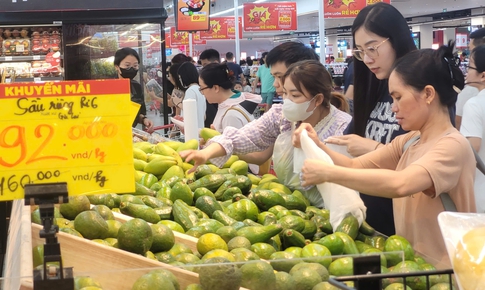 Trước nghỉ lễ 30/4-01/5: Giá rau củ ở chợ tăng nhẹ, siêu thị lại khuyến mại sâu