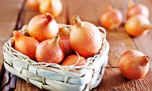 Cách sử dụng hành tây hỗ trợ trị đái tháo đường