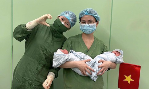 Cặp song sinh chào đời ngày đặc biệt được đặt tên Thống Nhất và Hòa Bình