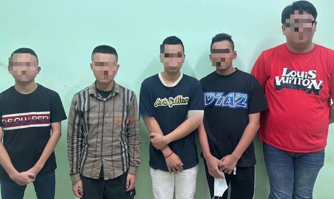 Hàng chục thanh thiếu niên 'dằn mặt' nhau giữa phố, công an vào cuộc khẩn
