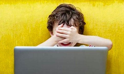 Điều gì khiến trẻ tìm đến những thước phim 18+? Lời giải từ nhà tâm lý