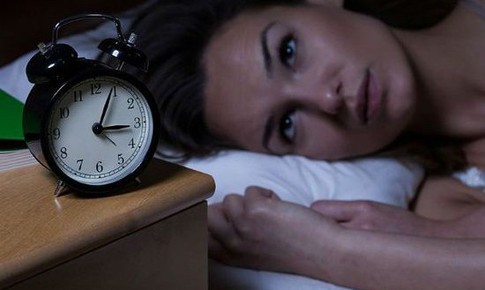 Vì sao phụ nữ mãn kinh dễ bị mất ngủ?